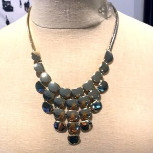 Accent gold necklace